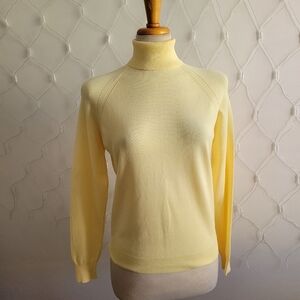 Vintage 60s Mod Knit Turtleneck Top  • Like New • Pastel Yellow • Medium